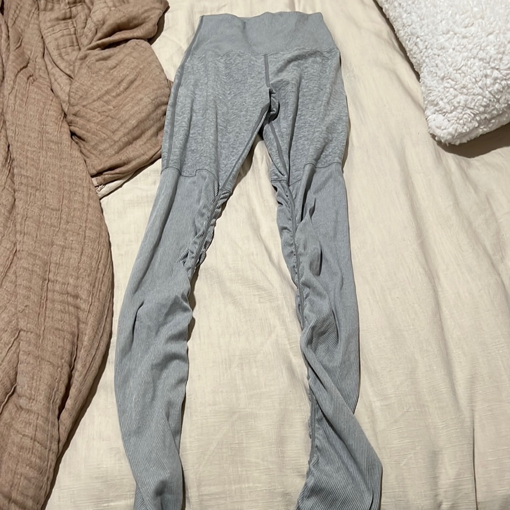 Alo grey sinched/ribbed leggings